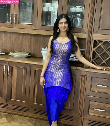 Yeshasagar star erotic photo