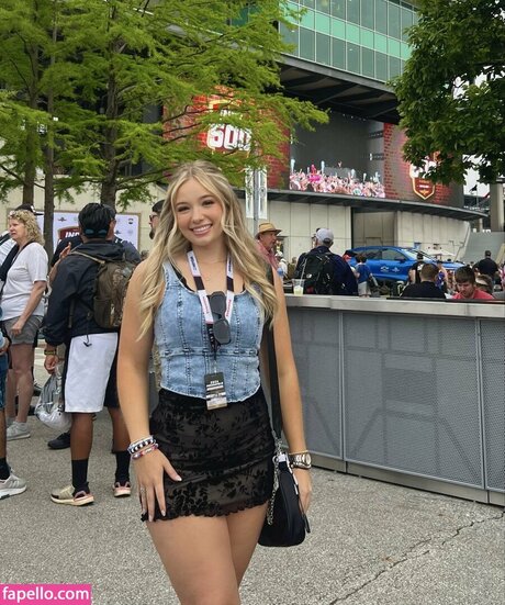 Lynzie Fulton erotic actress picture