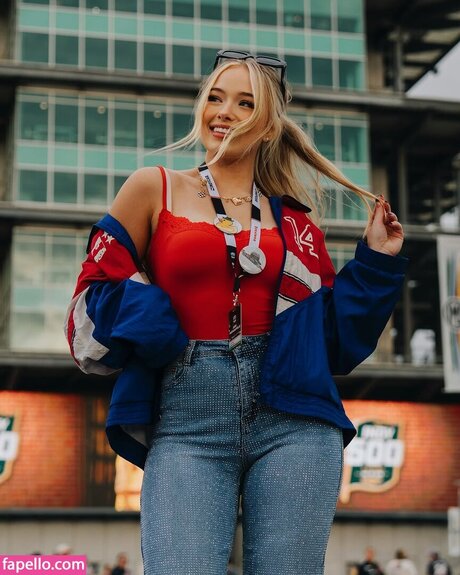 Lynzie Fulton pornographic actress photo