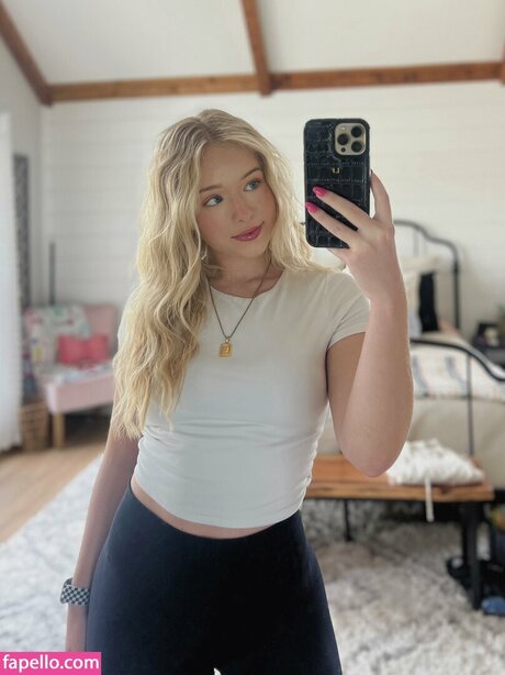 Lynzie Fulton adult model images