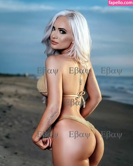 Scarlett WWE star top picture