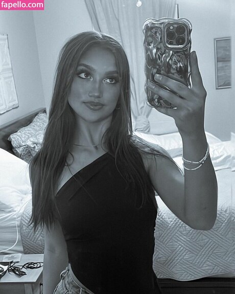 Katie Thompson sexy model pics