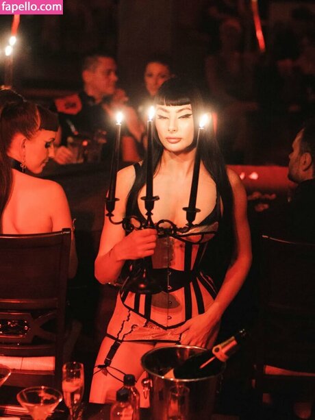 SweetSeverine model sex photo