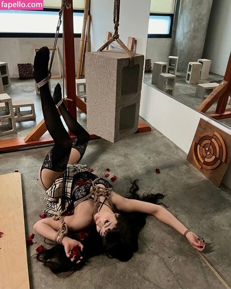 SweetSeverine xxx model archive