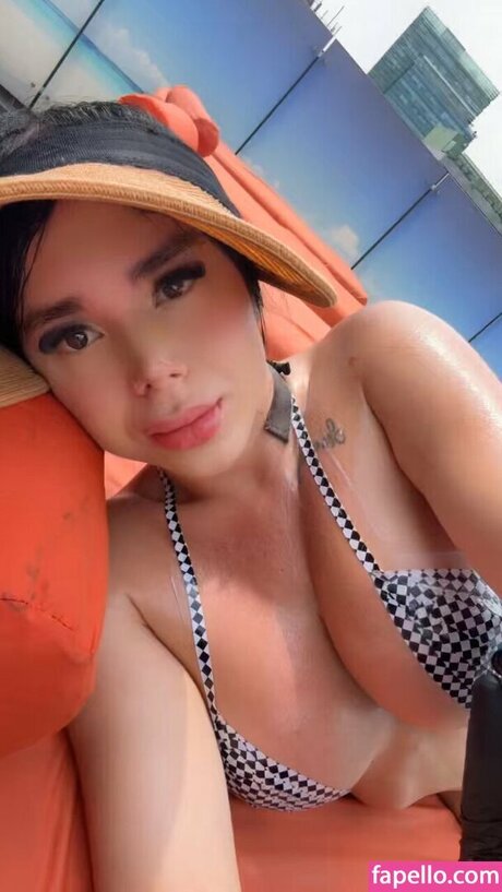 Emily Muneton nude actress images