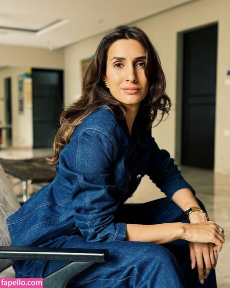 Pragya Kapoor sexy star galleries