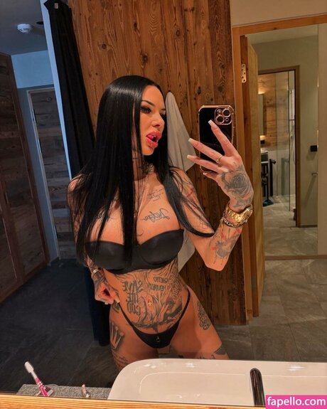 Maja Bach pornstar art gallery