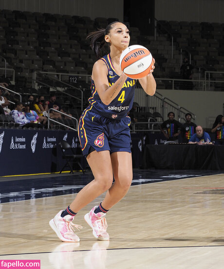 Kysre Gondrezick model perfect img