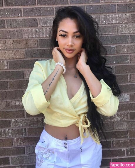 Kysre Gondrezick model hot pic