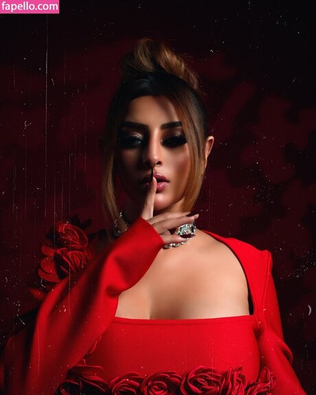 Avneet Kaur hd model pictures