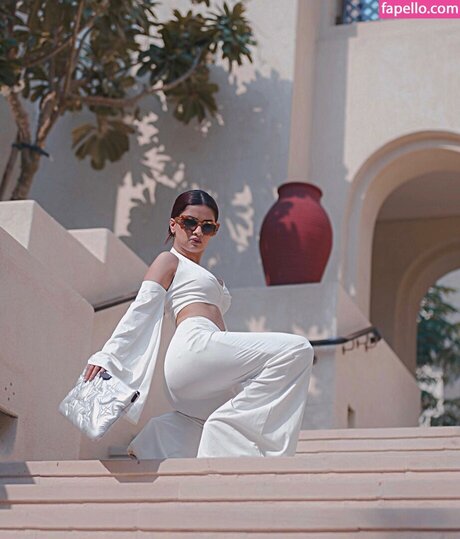 Avneet Kaur star pretty pics