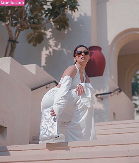 Avneet Kaur xxx model img