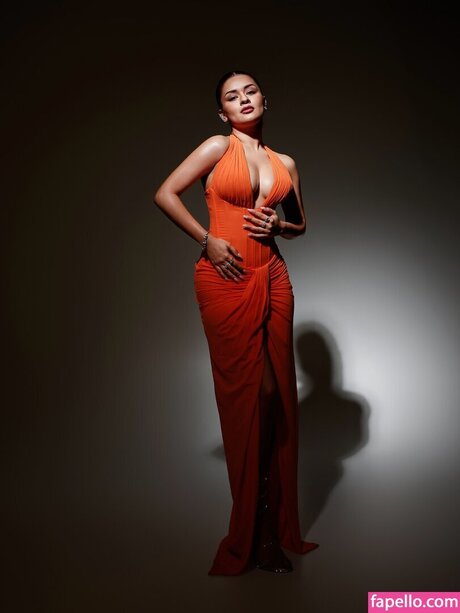 Avneet Kaur model perfect images