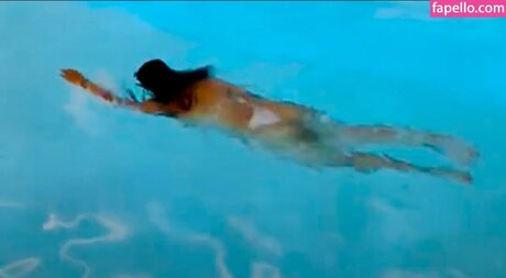 Avneet Kaur beautiful model img