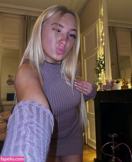 Juliluxie adult star photos