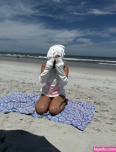 female onlyfans naked image