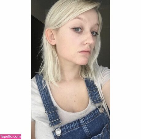 Neoaphrodite nude actress img