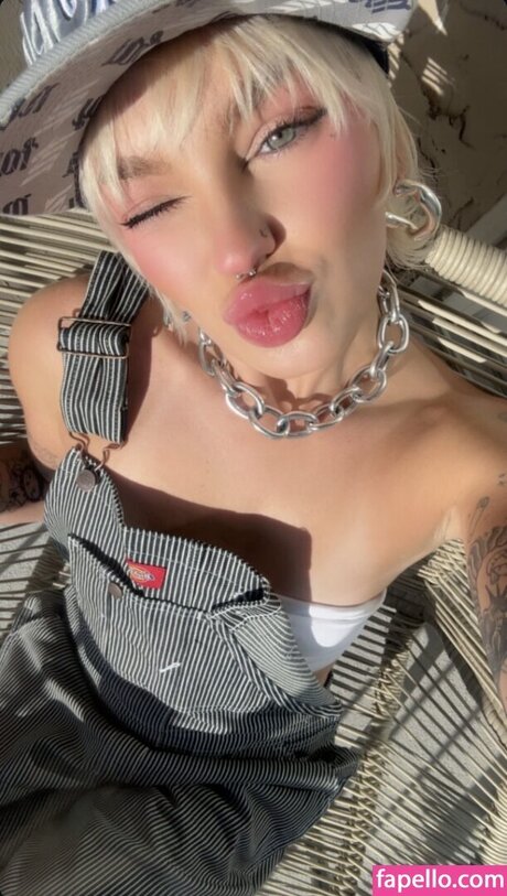 hairy armpits onlyfans naked pic