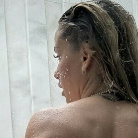 hiiandrea nude model pics