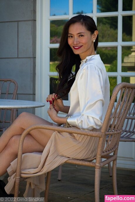 Gina Sinclair star exclusive img