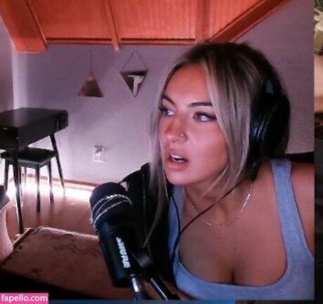 Honeyxxo model naked galleries