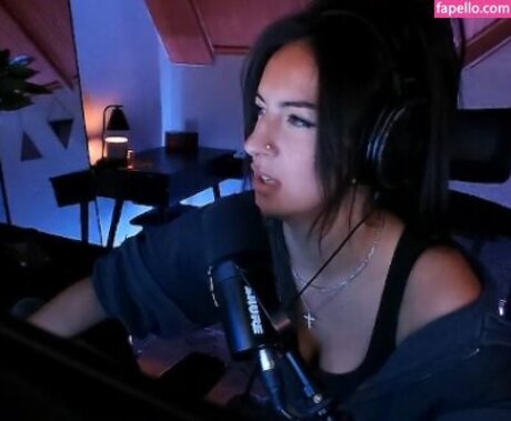 Honeyxxo beautiful pornstar img