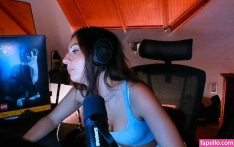 Honeyxxo star hd photos