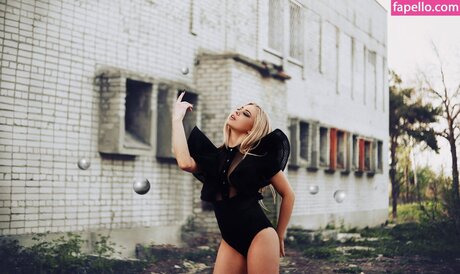 skinny milf onlyfans nude photo