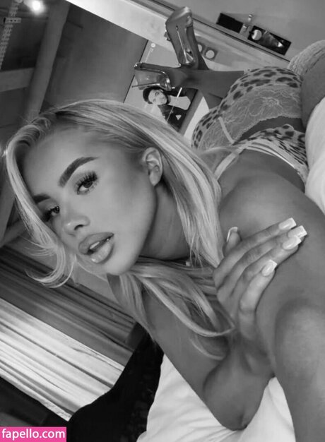 Holl Elizabeth model sexy pictures