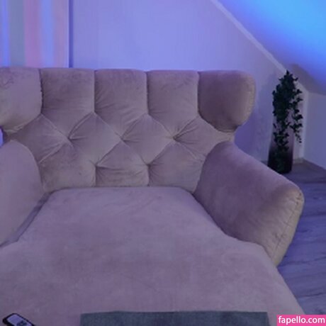 hotmilfbitch star naked photo