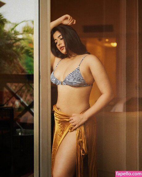 Nikita Sharma pornstar sexy picture