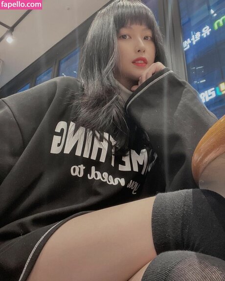 Go Mal Sook star erotic photo