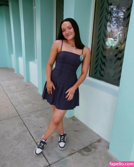 Izzy Moreno erotic pornstar img