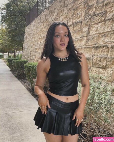 Izzy Moreno model free images