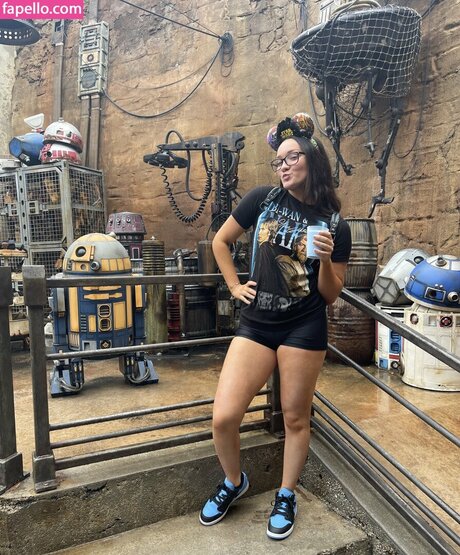 Izzy Moreno model hot image