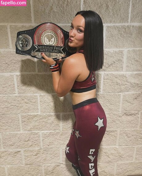 Izzy Moreno model nudes photo