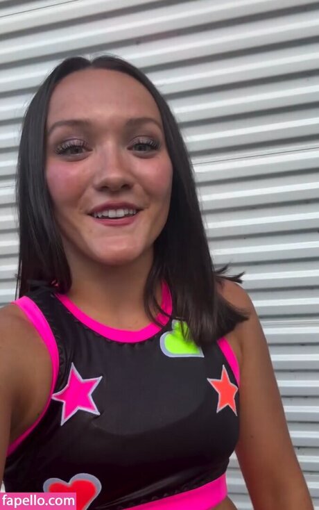 Izzy Moreno star pretty archive