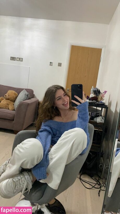 Lucia Ferrato hot actress image