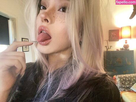 Eieniffy sexy actress image