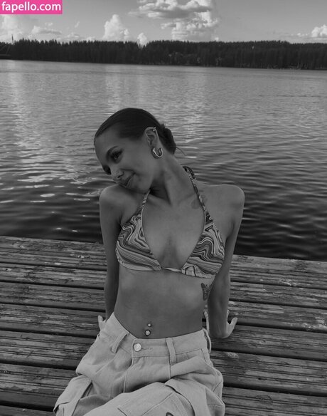 Neea Kuosmanen model free photos