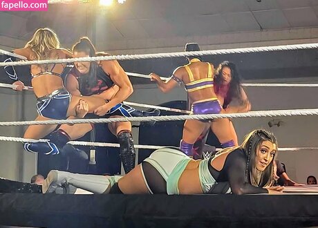 Wren Sinclair pornstar pretty archive