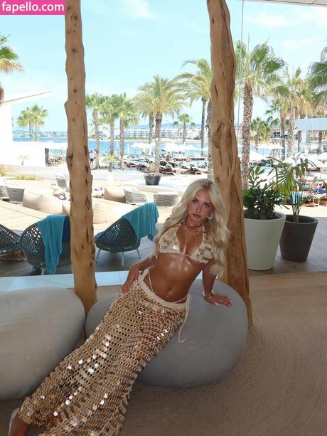 Ami Charlize xxx model picture