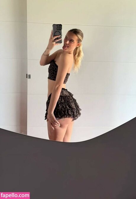 Lia Sikora star nude archive