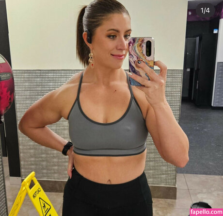 Growler85 erotic star pic