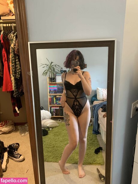 Msvioletvixxen art model photo