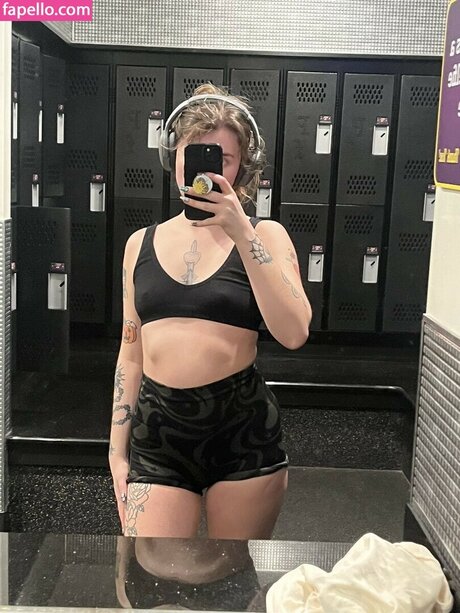 Msvioletvixxen model naked pic