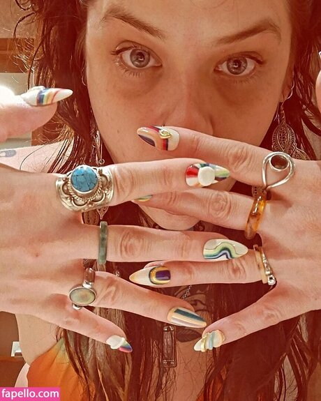 Hoodieninja pretty actress image