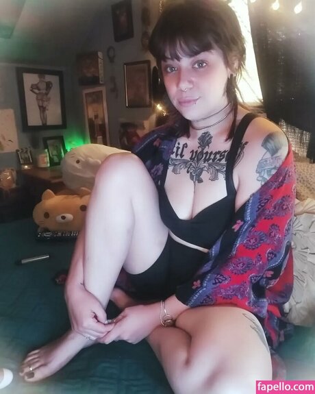 Hoodieninja sexy actress pictures