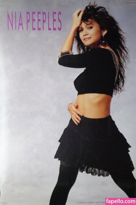 Nia Peeples art model pictures