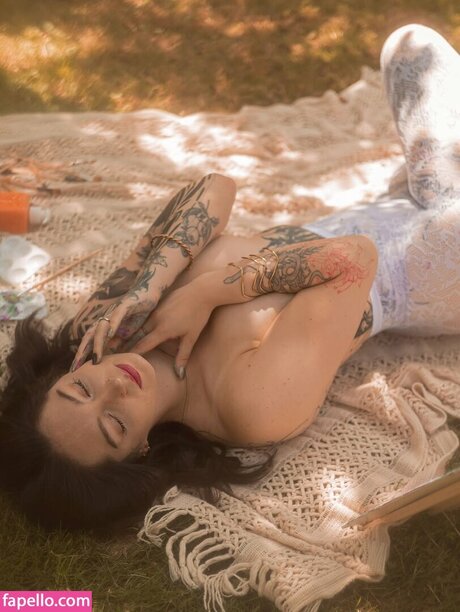 Kiras note model beautiful photo